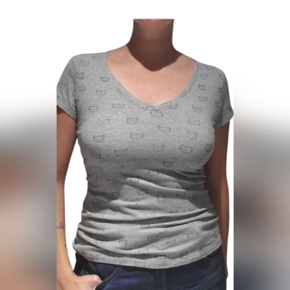Super Cute CAT PRINT gray kitty tshirt size small....it's Purrfect